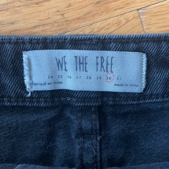 We The Free black washed denim skirt zip front frayed hem - Picture 2 of 4